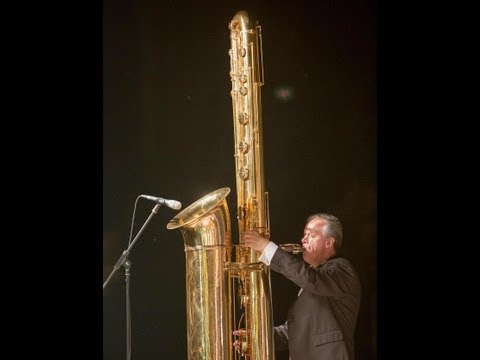 Attilio Berni plays the giant J&#039;Elle Stainer sub-contrabass saxophone