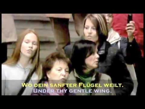 Singing Flashmob, Leipzig Hbf., &quot;Ode an die Freude&quot; mit Paul Potts (inkl. Lyrics D/E)