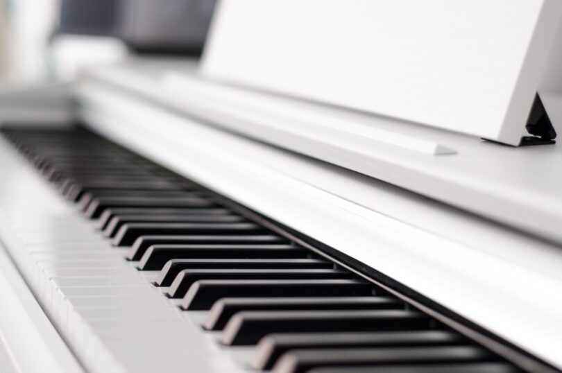 限定特価】 Roland ローランド LX708-PWS 白塗り鏡面仕上げ 電子ピアノ 88鍵盤 ピアノタッチ 据え置きタイプ
