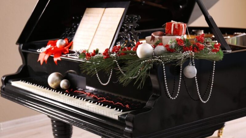 クリスマスにぴったりなピアノ曲10選！大人・子供向け【楽譜も紹介】