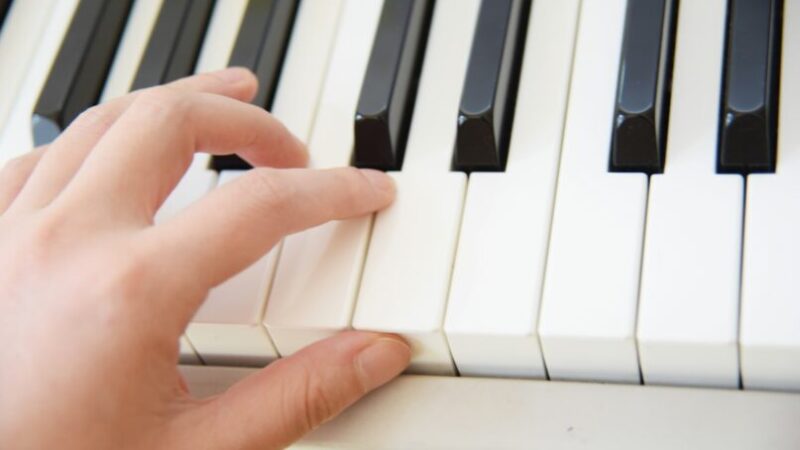 ピアノのアルペジオを弾きこなすコツとは？簡単な弾き方や練習方法を解説