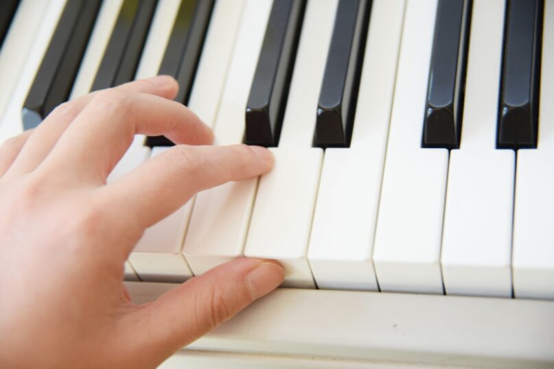 ピアノのアルペジオを弾きこなすコツとは？簡単な弾き方や練習方法を解説