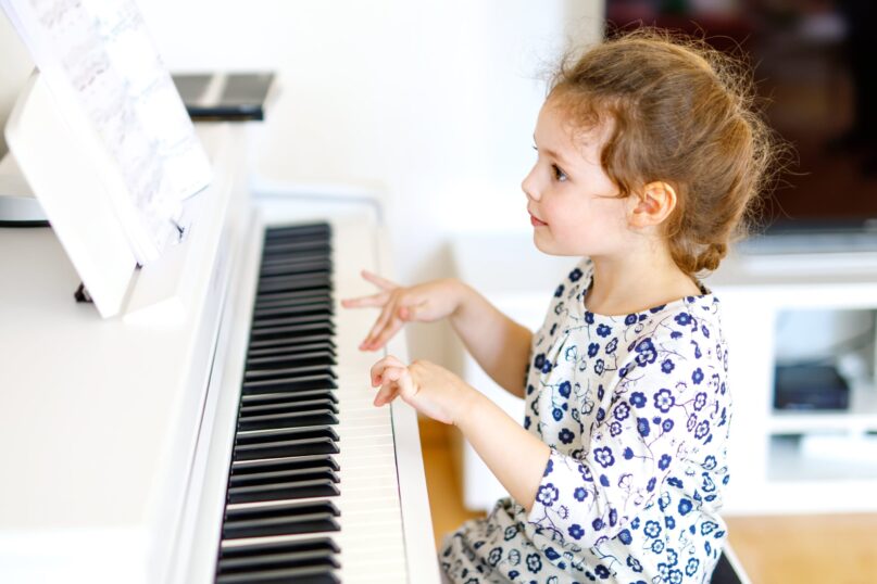 子供のピアノ練習におすすめの楽譜15選！初級・中級・目的別に紹介