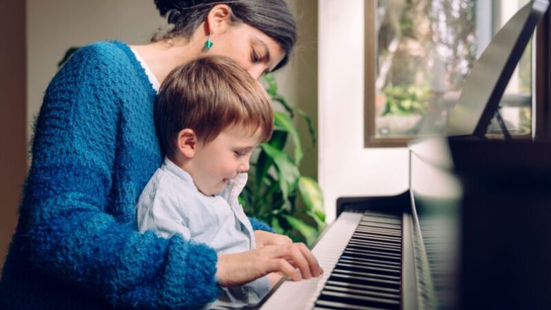 【ピアノ講師解説】こどもへのピアノの教え方～手順やコツについて～
